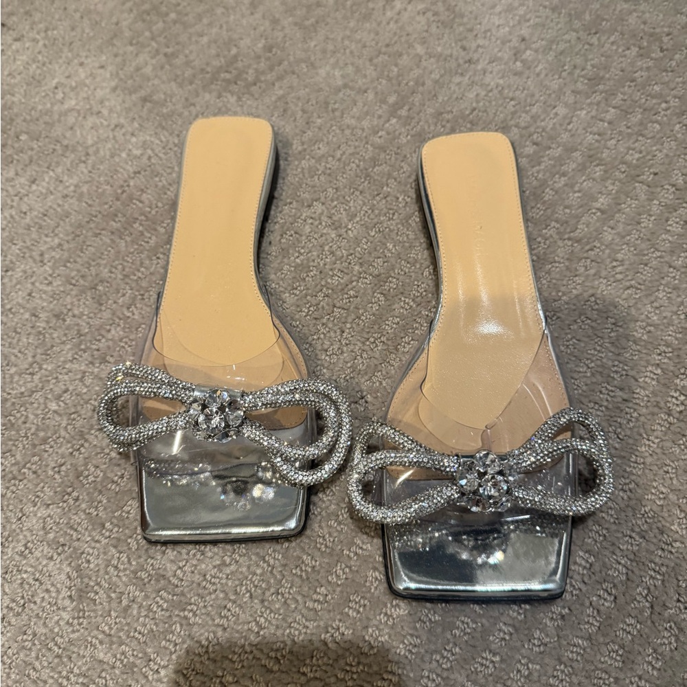Mach and Mach bow detail sandal
